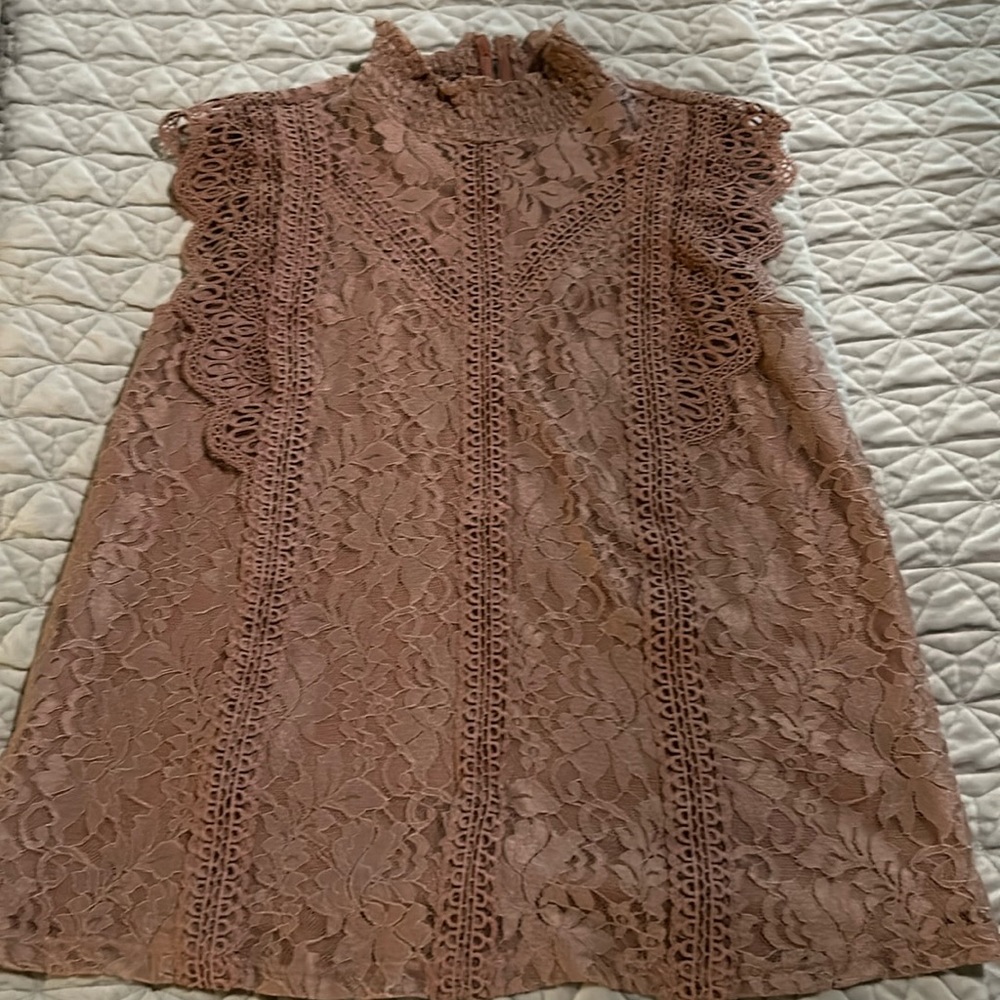 Perfect for Valentine’s ❤️or Easter 🐣 Size M Women’s Lace Top